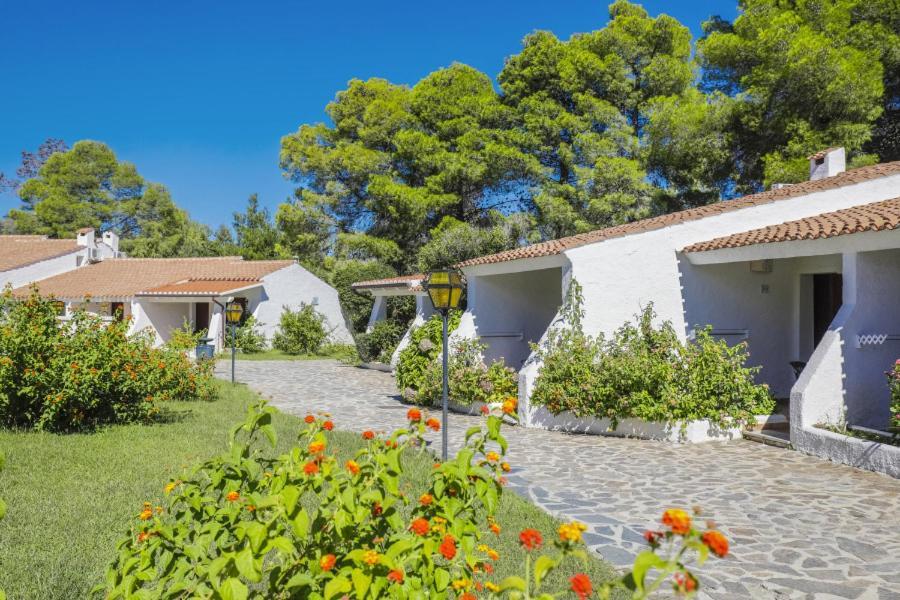 Nicolaus Club Li Cucutti Hotel Agrustos ภายนอก รูปภาพ